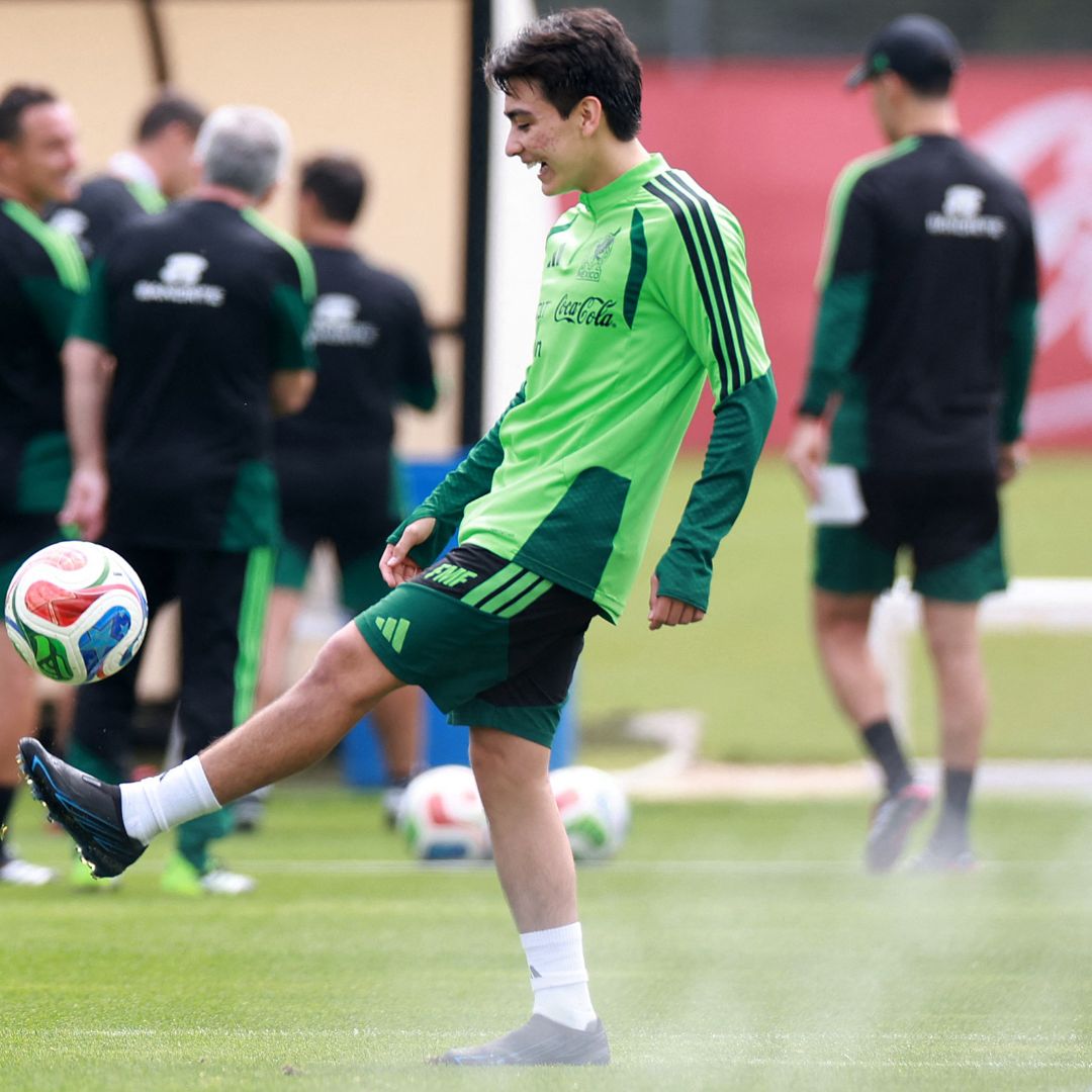 Gilberto Mora durante un entrenamiento con la Selección Mexicana